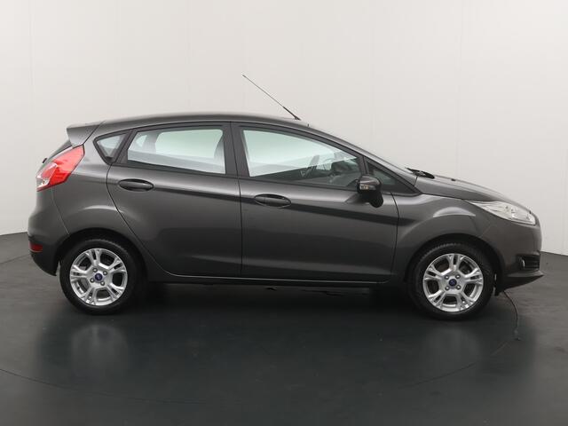 Ford FIESTA 80PK Style Ultimate | Navigatie | Parkeersensoren v+a | ISOFIX | LM velgen | All season banden |