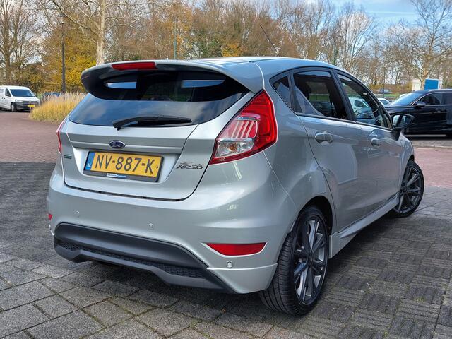Ford FIESTA 1.0 EcoBoost 101pk ST-Line 5-Deurs | Origineel NL | Navi | Clima | Cruise | Bluetooth Carkit+Streaming | Licht+Regensensor | Pdc+Achteruitrijcamera | Privacy Glass | Mistlampen | 17''lm
