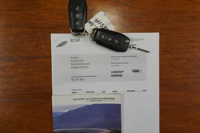Ford FIESTA 1.0 EcoB.95PK Titanium Navigatie via AppleCarplay/ Parkeersensoren/December 2020.