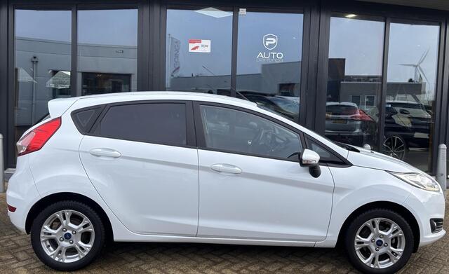 Ford FIESTA 1.0 Style Ultimate | Nette Staat | Volledige Onderhoudshistorie | Cruise Control | Navigatie | Airco | 5 Deurs | Parkeersensoren Voor en Achter | 2 Sleutels |