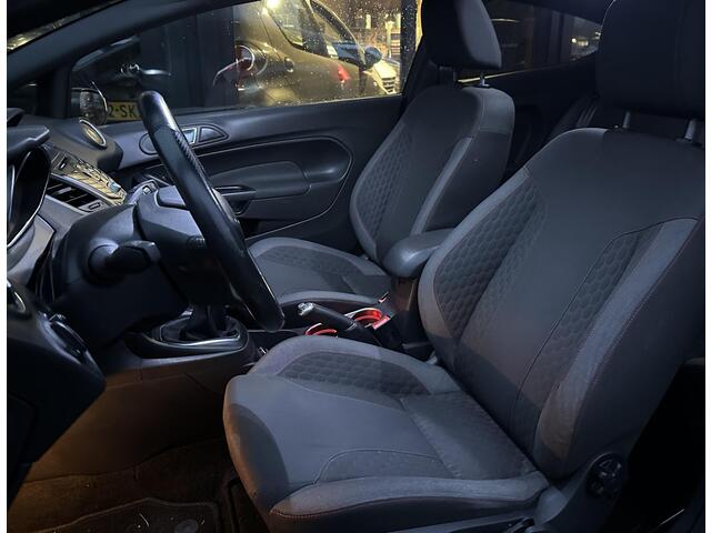 Ford FIESTA 1.0 EcoBoost ST Line 125PK | Nette Staat | NL AUTO | Sportstoelen | Led | Vooruitverwarming | Climate Control | Cruise Control | Grote Spoiler | Parkeersensoren | NAP | 2 Sleutels |