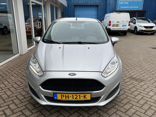 Ford FIESTA 1.0 Style Essential Zeer nette Nederlandse auto, incl. boekjes! Navigatie, Start/Stop systeem, airconditioning, centrale deurvergrendeling met afst.bediening, elektrische ramen