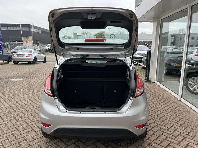 Ford FIESTA 1.0 Style Essential Zeer nette Nederlandse auto, incl. boekjes! Navigatie, Start/Stop systeem, airconditioning, centrale deurvergrendeling met afst.bediening, elektrische ramen