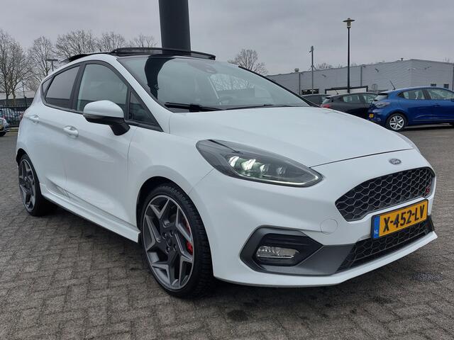 Ford FIESTA 1.5 EcoBoost 200pk ST-3 Performance-Pack | Navi + Apple Carplay | B&O Sound Clima | Cruise | Panorama Schuifdak | Keyless Entry | Led Koplampen | Pdc+Camera | Privacy Glass | 18''lm