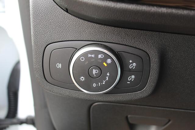 Ford FIESTA 1.1-71pk Trend 5drs. Erg nette Ford Fiesta voor nog jaren rijplezier ! Airco, parkeersensoren achter, navigatie, telefoonvoorb., DAB, inklapbare buitenspiegels etc.