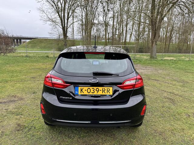 Ford FIESTA 1.0 EB Titanium | CLIMA | LED | CARPLAY NAVI | SENSOREN | DEALER OND. |