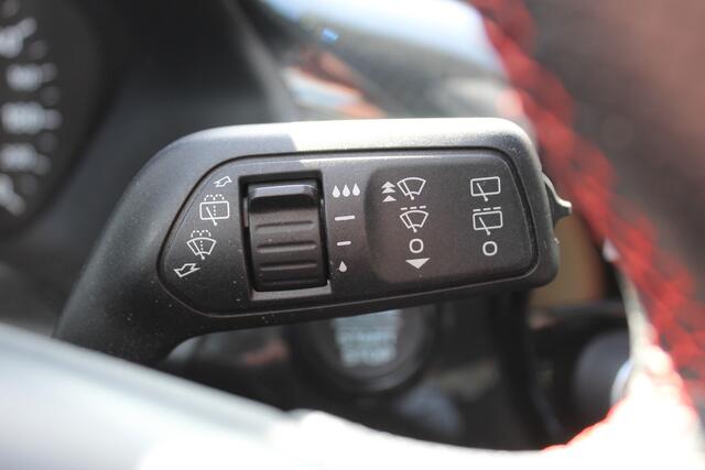 Ford FIESTA 1.0-125pk EcoBoost Mild-Hybrid ST-Line. Luxe, sportieve en goed onderhouden Fiesta ! Autm. airco, Cruise control, Lane assist, 17" Lmv, Parkeersensoren Achter, Metallic lak, Navigatie by Apple/Android, LED verlichting etc.