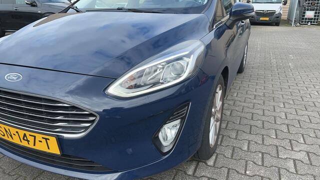 Ford FIESTA 1.0 EcoBoost Titanium Automaat - Navi - Trekhaak - Climate control