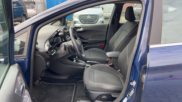 Ford FIESTA 1.0 EcoBoost Titanium Automaat - Navi - Trekhaak - Climate control