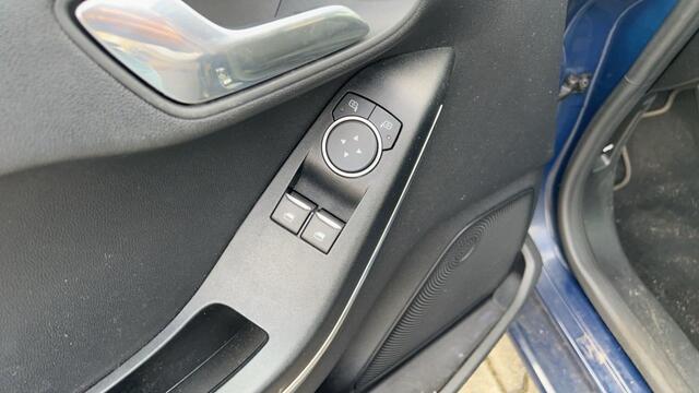 Ford FIESTA 1.0 EcoBoost Titanium Automaat - Navi - Trekhaak - Climate control