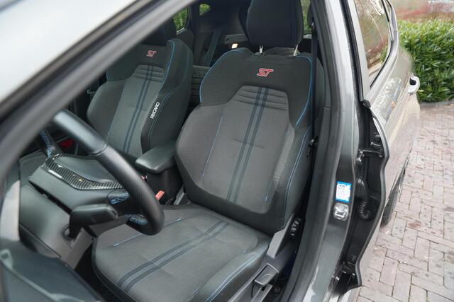 Ford FIESTA 1.5 EcoBoost ST-3 Panoramadak Cruise Recaro LED Keyless