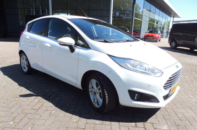 Ford FIESTA 100pk Titanium Airco Stoelverwarming Navigatie Sony-audio in nieuwstaat