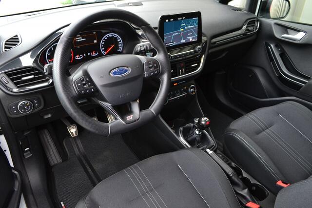 Ford FIESTA 1.5 ST 200PK Performance Navi/LED/18''/Recaro