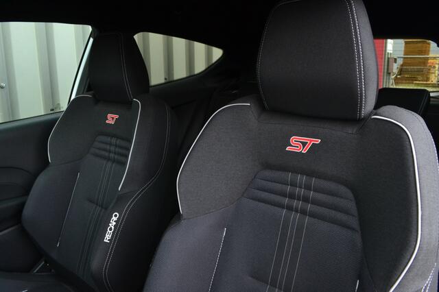 Ford FIESTA 1.5 ST 200PK Performance Navi/LED/18''/Recaro