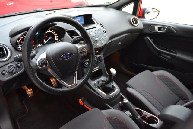 Ford FIESTA 1.0 EcoBoost ST Line 1e eigenaar | NL auto | trekhaak | uitmuntende staat!
