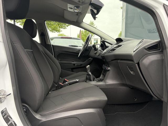 Ford FIESTA 1.0 Style Ultimate Navi,5 Deurs,Airco,Cruise,Pdc V+A,Lm velgen,N.A.P,Recent beurt gehad,Apk tot 03-2027