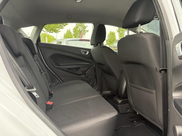 Ford FIESTA 1.0 Style Ultimate Navi,5 Deurs,Airco,Cruise,Pdc V+A,Lm velgen,N.A.P,Recent beurt gehad,Apk tot 03-2027