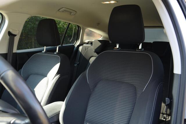 Ford FOCUS Wagon 1.0 EcoBoost Titanium Business Navi/Pdc/Ecc/Led/Stoel Stuur & ruitverwarming/Cr-Controle/Privacy-Glass/Lmv/B&O/Trekhaak