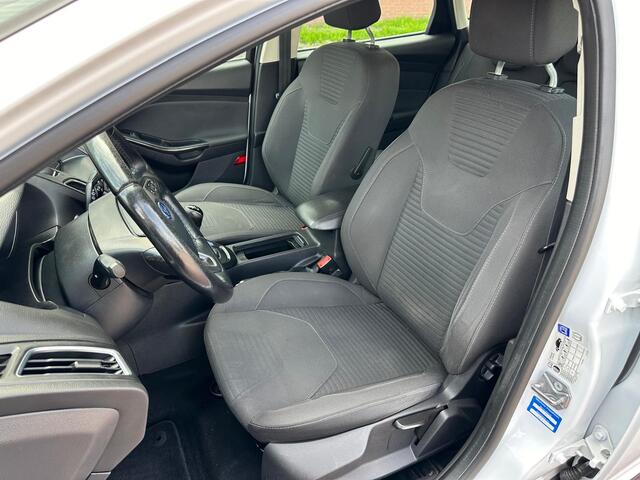 Ford FOCUS Wagon 1.0 Titanium Climate C, Cruise C, Navigatie, Pdc!!!!