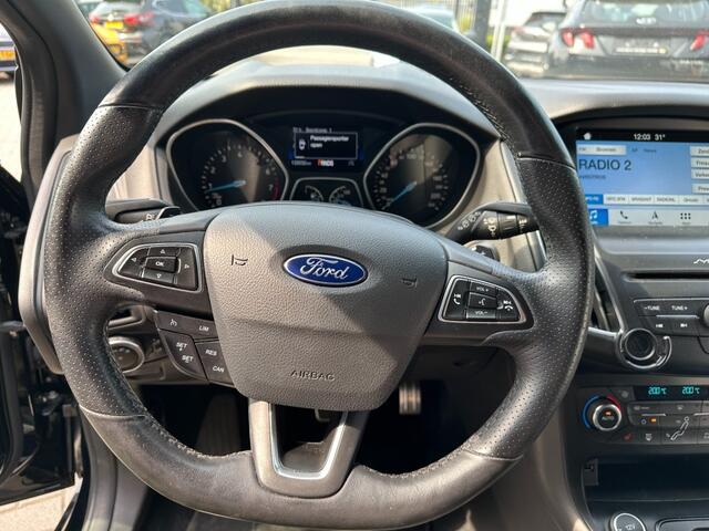 Ford FOCUS 1.5 Ecoboost ST-Line Navigatie, airco, trekhaak, Apple Carplay