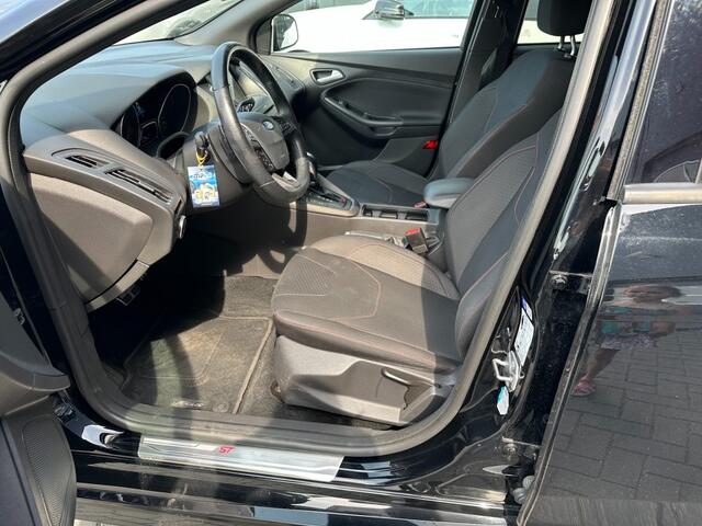 Ford FOCUS 1.5 Ecoboost ST-Line Navigatie, airco, trekhaak, Apple Carplay