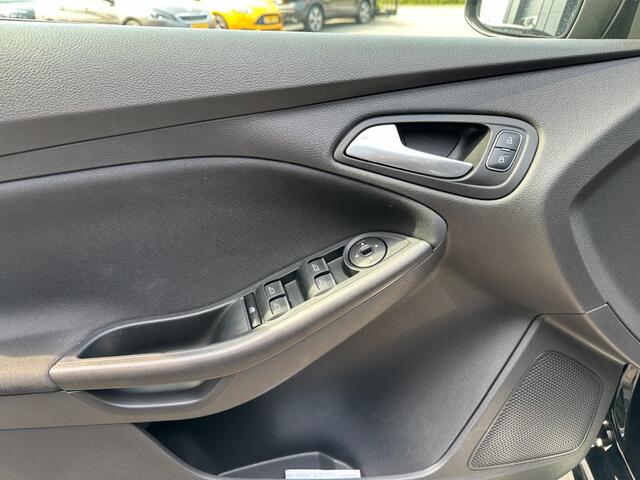 Ford FOCUS 1.5 Ecoboost ST-Line Navigatie, airco, trekhaak, Apple Carplay