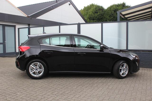 Ford FOCUS 1.0 EcoBoost Hybrid Titanium PDC, Camera, Navi/Carplay, Keyless.