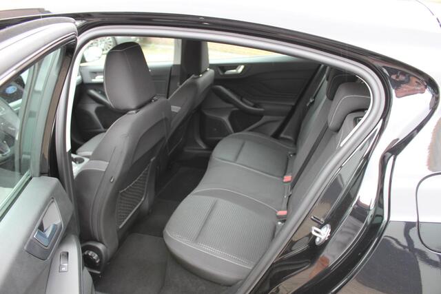 Ford FOCUS 1.0 EcoBoost Hybrid Titanium PDC, Camera, Navi/Carplay, Keyless.