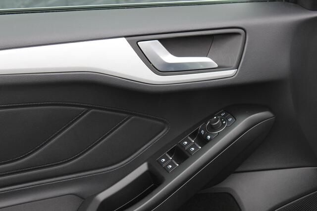 Ford FOCUS 1.0 EcoBoost Hybrid Titanium PDC, Camera, Navi/Carplay, Keyless.