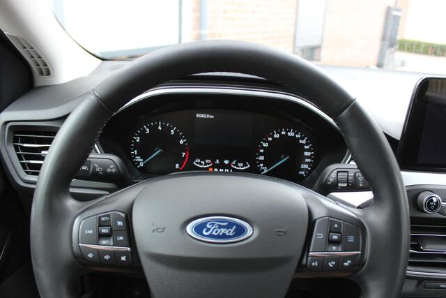 Ford FOCUS 1.0 EcoBoost Hybrid Titanium PDC, Camera, Navi/Carplay, Keyless.