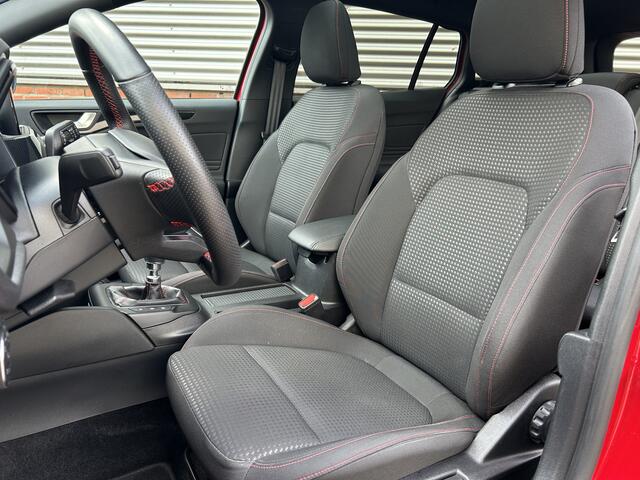 Ford FOCUS Wagon 1.0 EcoBoost Hybrid ST Line Business | Panoramadak | 18'' Velgen | Apple Carplay/Android Auto |