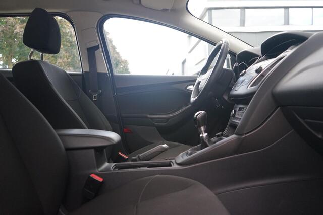 Ford FOCUS SW 1.0i EcoBoost 92KW , 16'LM, Cruisecontrol, Clima, Nieuwe APK+ Beurt.