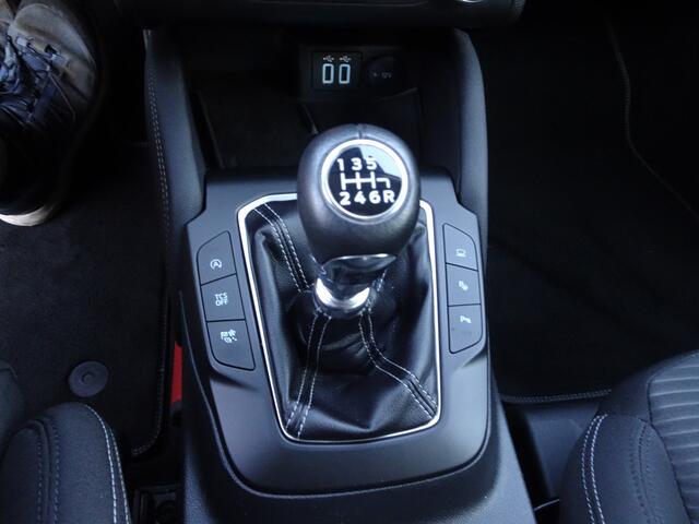 Ford FOCUS Wagon 1.0 EcoBoost Hybrid Titanium X Business Automatische airco, navigatie, achteruitrij camera, head-up display, licht metalen velgen, parkeersensoren voor en achter, enz.