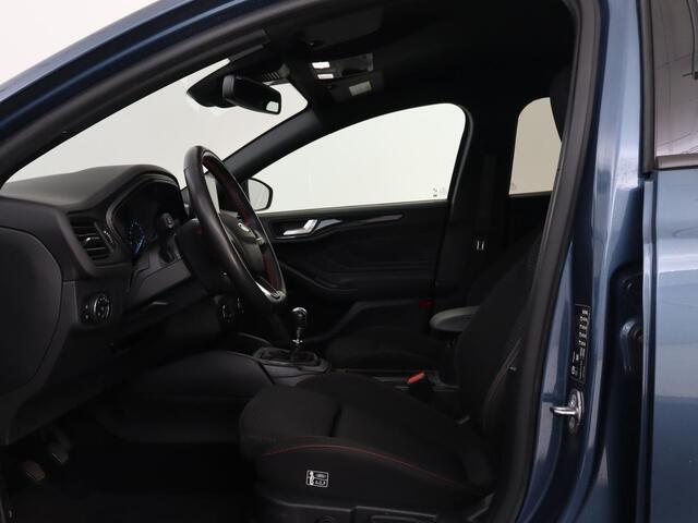 Ford FOCUS 1.0 EcoBoost Hybrid ST Line | Trekhaak | Stoel & stuurverwarming | Camera | Full LED | Navigatie | Climate control | Parkeerhulp