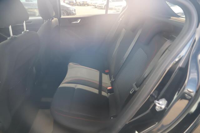 Ford FOCUS 1.5 EcoBlue ST Line Business Trekhaak Stuur & Stoelverwarming Adaptive Cruise Navigatie Carplay Android Parkeersensor