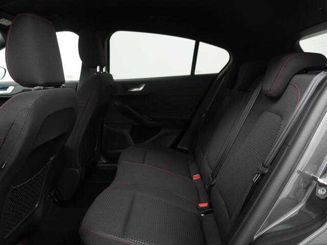 Ford FOCUS ST-Line EcoBoost Hybrid 155 pk Winter Pack | Camera | Adapt. cruise | Camera | Draadloos Apple Carplay |