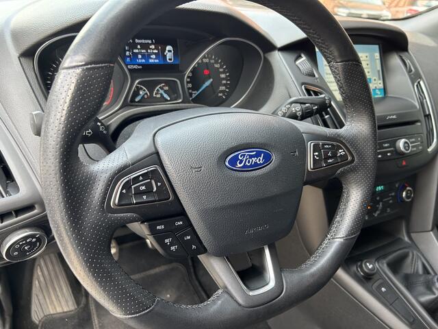 Ford FOCUS 1.0 126PK!! ST-Line // NAVI // CLIMA // PDC // CRUISE // CAMERA