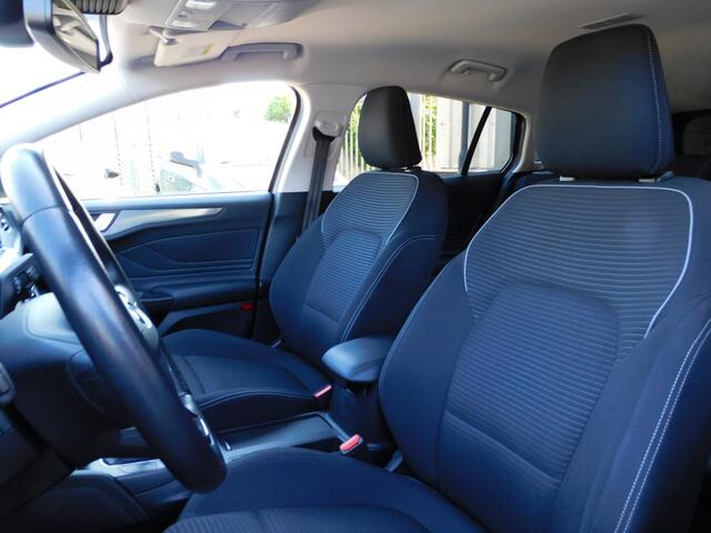 Ford FOCUS Wagon 1.5 EcoBoost Titanium Business DEALER ONDERHOUDEN! APPLE CARPLAY/ANDROID! NAVI! CRUISE! CLIMA! TREKHAAK!