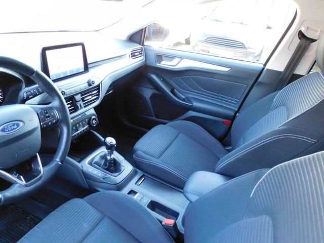 Ford FOCUS Wagon 1.5 EcoBoost Titanium Business DEALER ONDERHOUDEN! APPLE CARPLAY/ANDROID! NAVI! CRUISE! CLIMA! TREKHAAK!