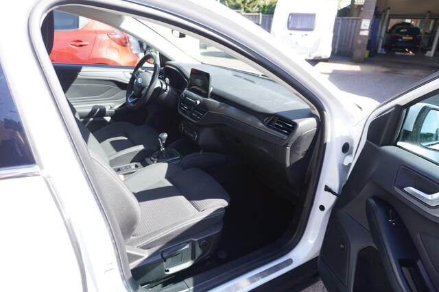 Ford FOCUS Wagon 1.0 EcoBoost Titanium Business TREKHAAK B&O CAMERA STOEL- EN STUURVERWARMING