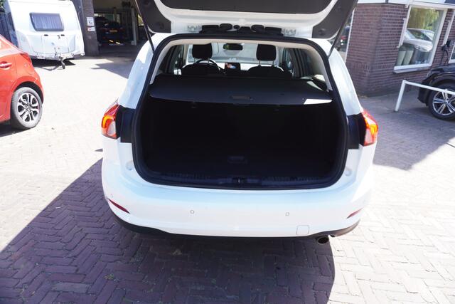 Ford FOCUS Wagon 1.0 EcoBoost Titanium Business TREKHAAK B&O CAMERA STOEL- EN STUURVERWARMING