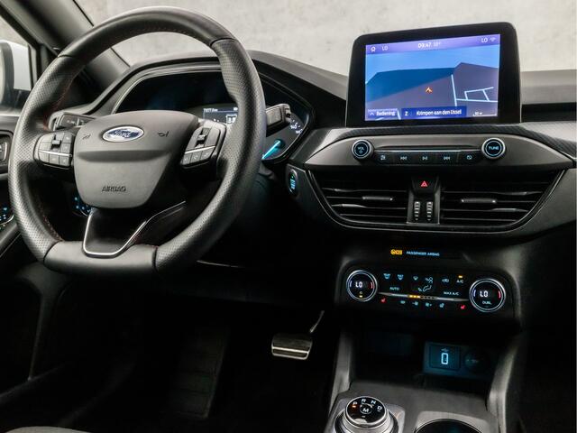 Ford FOCUS 1.0 EcoBoost ST Line Automaat (APPLE CARPLAY, GROOT NAVI, STUUR/STOELVERWARMING, SPORTSTOELEN, ADAPTIVE CRUISE, GETINT GLAS, CAMERA, NIEUWSTAAT)