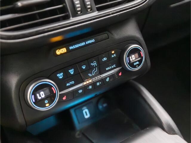 Ford FOCUS 1.0 EcoBoost ST Line Automaat (APPLE CARPLAY, GROOT NAVI, STUUR/STOELVERWARMING, SPORTSTOELEN, ADAPTIVE CRUISE, GETINT GLAS, CAMERA, NIEUWSTAAT)