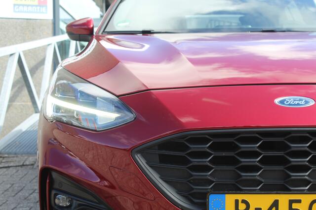 Ford FOCUS Wagon 1.5 EcoBoost ST Line Business Automaat B&O/Navigatie/Achteruitrijcamera/Parkeersensoren rondom/Apple carplay/Stoelverwarming/Stuurverwarming/Voorruitverwarming/Cruise control/Trekhaak/Climate control/Lane assist/18'' Lichtmetalen velgen.