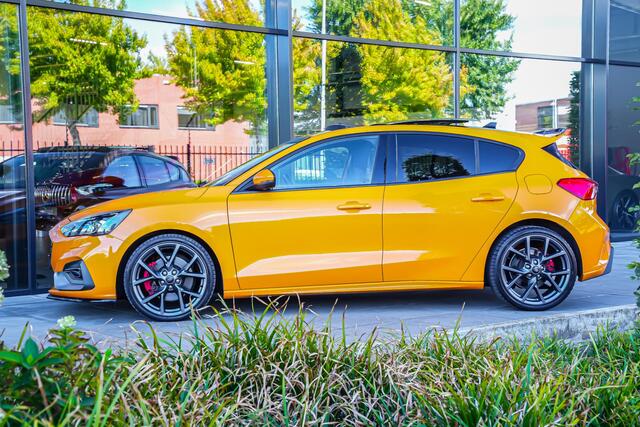 Ford FOCUS ST-3 2.3 280pk |sper diff|launch control|Maxton|head-up display|B&O|Apple Carplay|blind spot|parkeercamera|adaptive cruise control|19" lichtmetalen velgen|