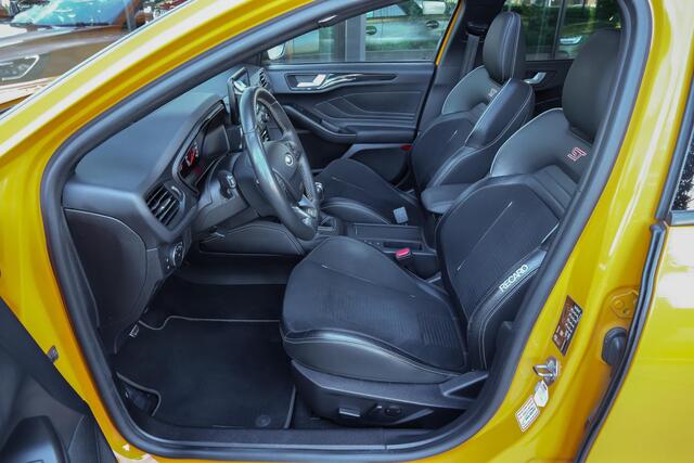 Ford FOCUS ST-3 2.3 280pk |sper diff|launch control|Maxton|head-up display|B&O|Apple Carplay|blind spot|parkeercamera|adaptive cruise control|19" lichtmetalen velgen|