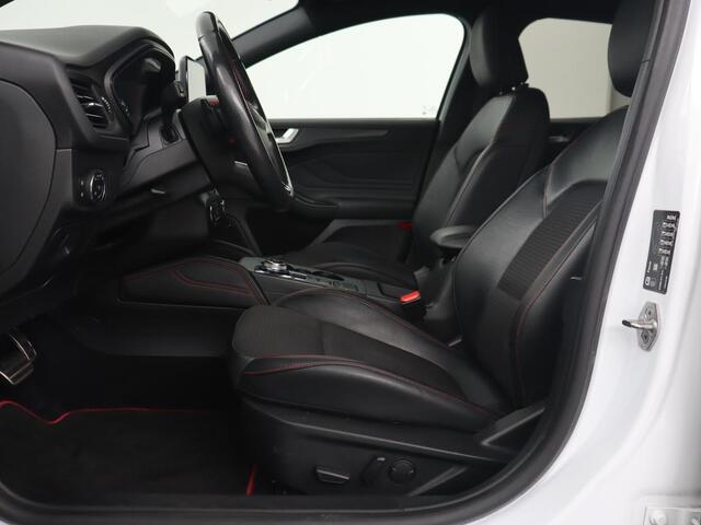 Ford FOCUS 1.5 EcoBoost ST Line | Stoelverwarming | Half leder | Camera | B&O Sound | Carplay | Park Assist | Navigatie | Dodehoek detectie | Cruise control | Navigatie