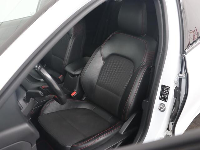 Ford FOCUS 1.5 EcoBoost ST Line | Stoelverwarming | Half leder | Camera | B&O Sound | Carplay | Park Assist | Navigatie | Dodehoek detectie | Cruise control | Navigatie
