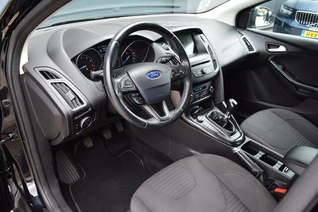 Ford FOCUS Wagon 1.5 Titanium | Trekhaak | Camera | Carplay |