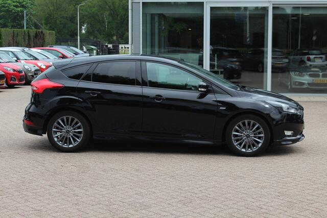 Ford FOCUS 1.0 ST-Line / Camera / Navigatie / Parkeerhulp achter / Cruise Control / Stoelverwarming